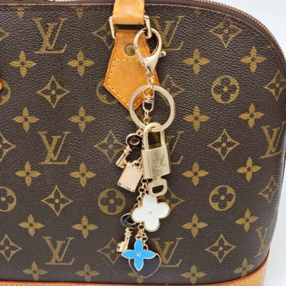 Authentic Louis Vuitton Gold Padlock & Key 🔒 LV Bag Charm w/ Unbranded Keychain - Picture 2 of 7